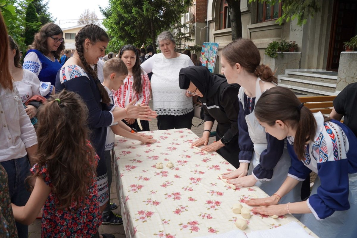 Manifestări cultural‑artistice de Ziua Internațională a Copilului la Galaţi  256800