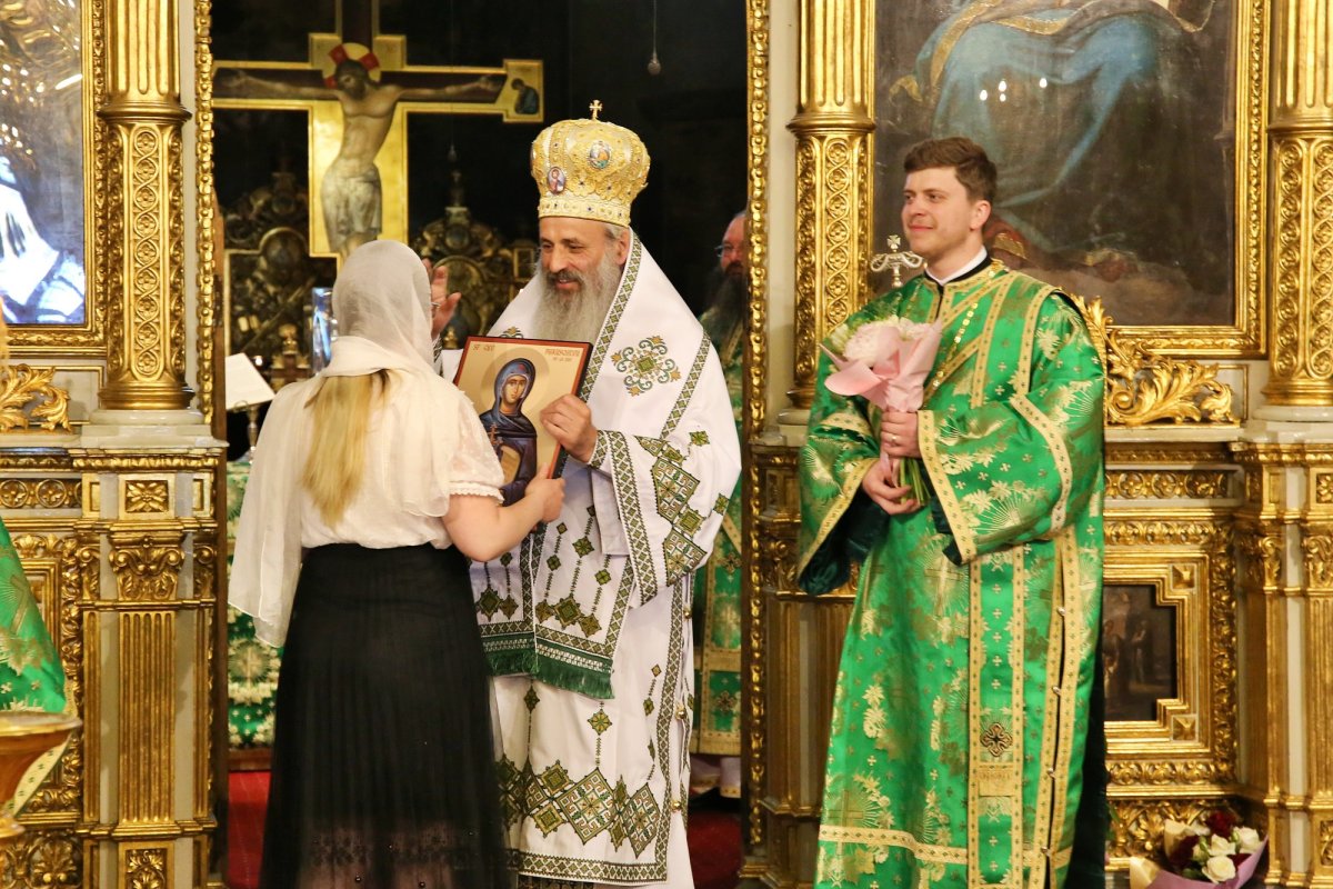 Sărbătoarea Bisericii, Pogorârea Duhului Sfânt, la catedrala din Iași 256964