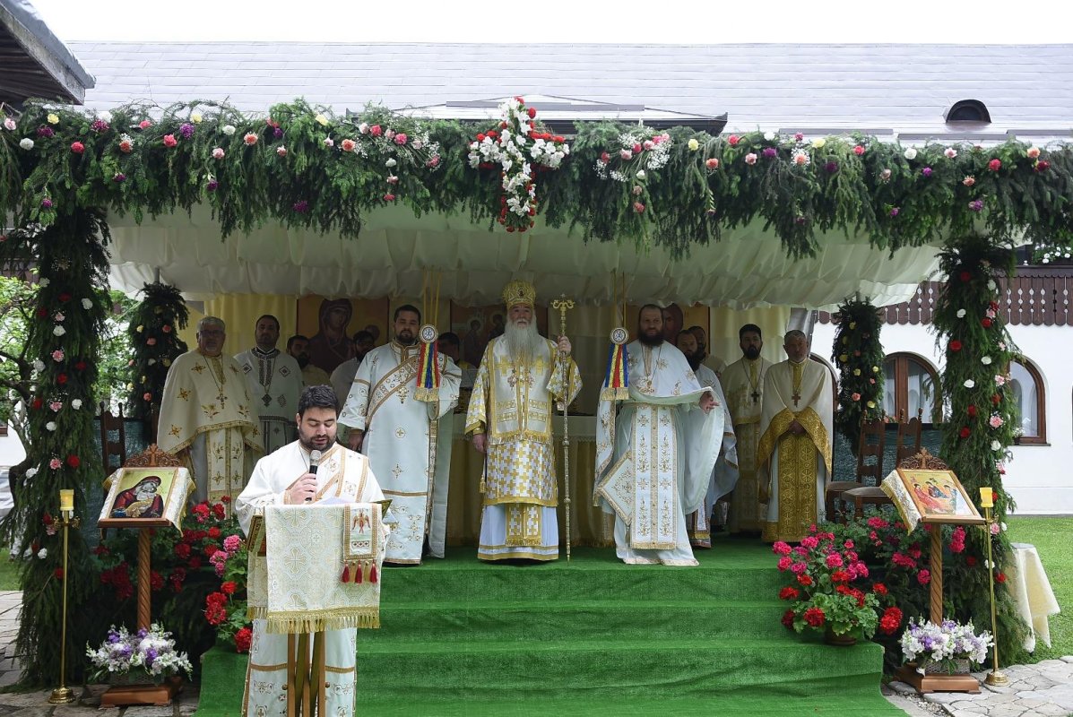 Popas de rugăciune la un așezământ monahal din Mehedinți 257445