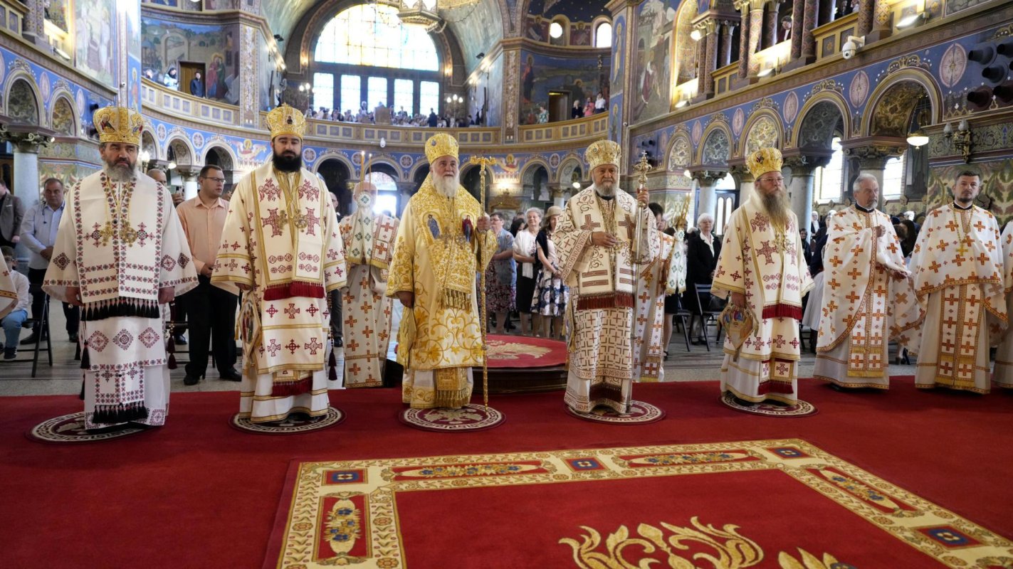 Sobor de arhierei la hramul Catedralei Mitropolitane din Sibiu 257390