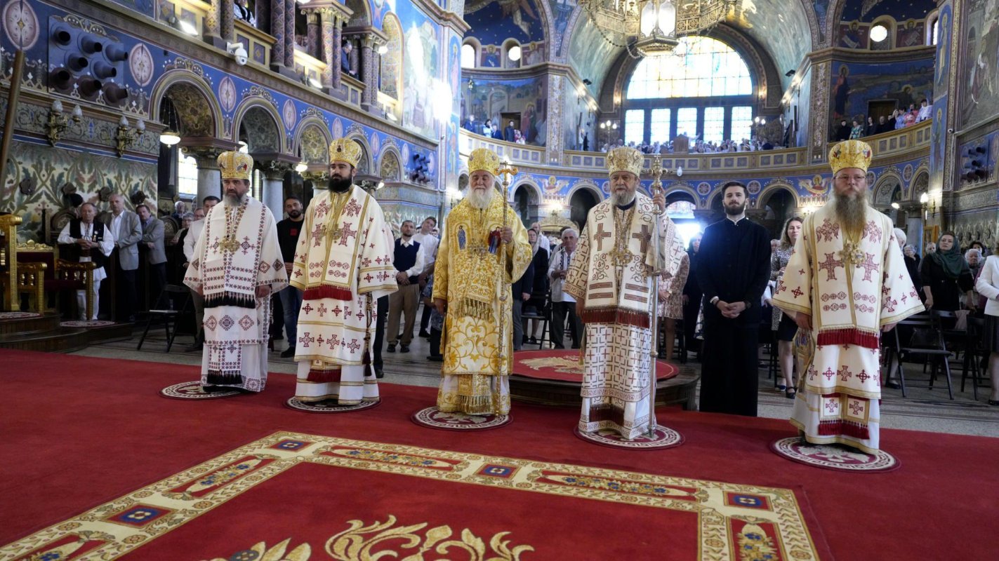 Sobor de arhierei la hramul Catedralei Mitropolitane din Sibiu 257391