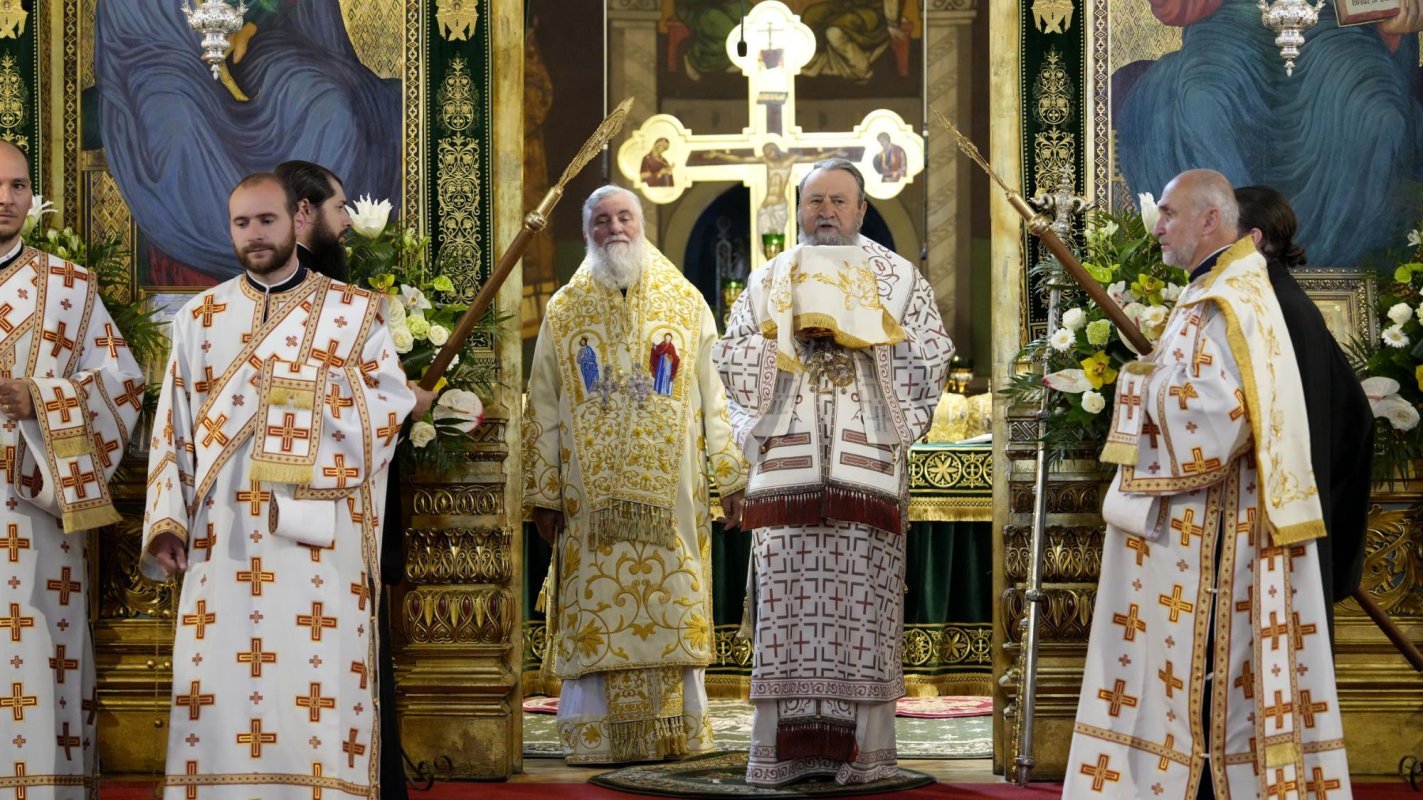 Sobor de arhierei la hramul Catedralei Mitropolitane din Sibiu 257393