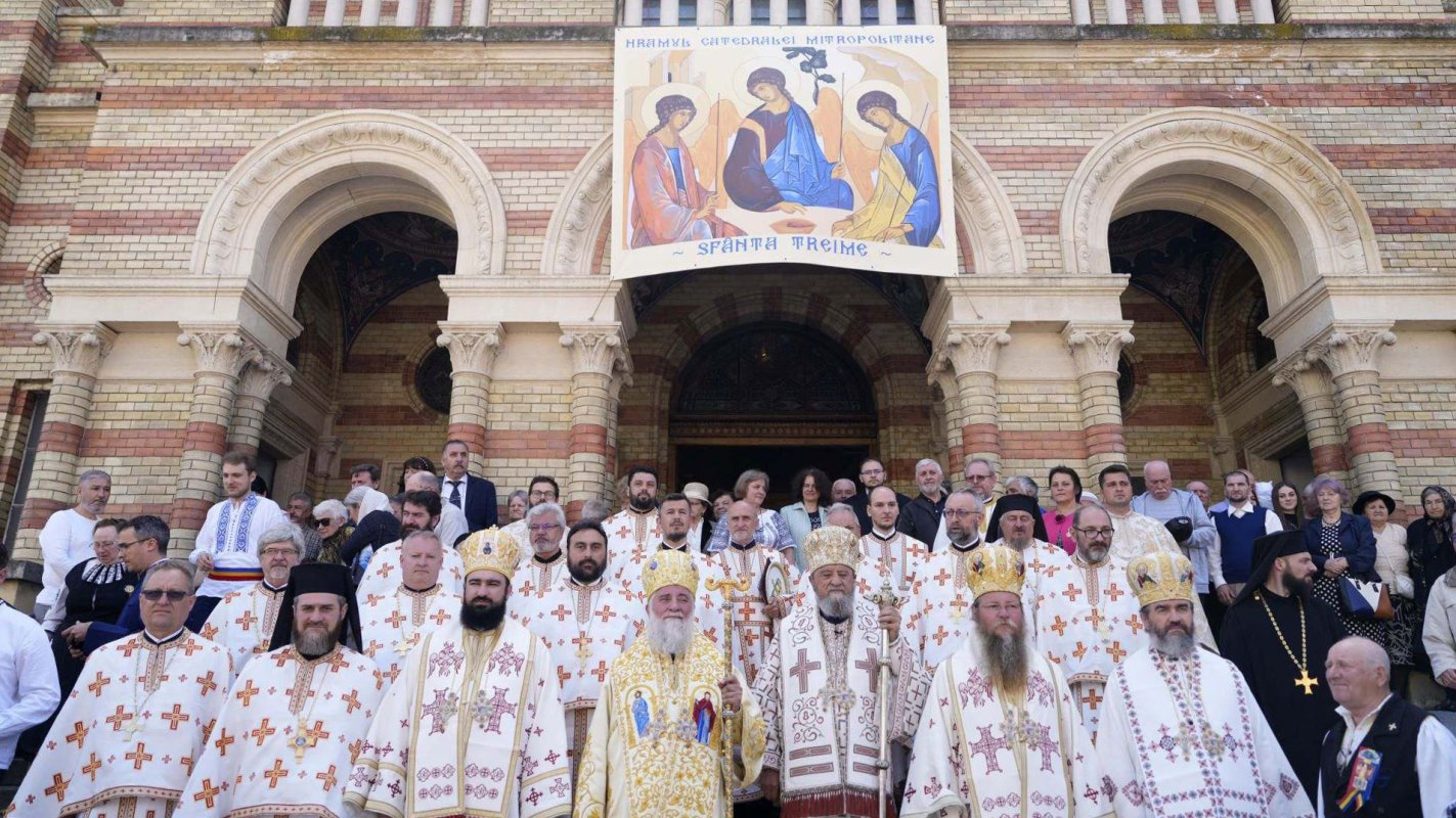 Sobor de arhierei la hramul Catedralei Mitropolitane din Sibiu 257430