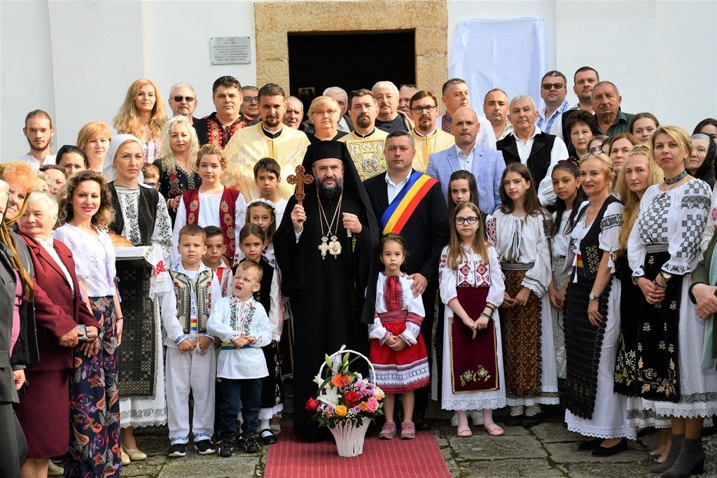 Vizite arhierești la două parohii din Caraș‑Severin 257441