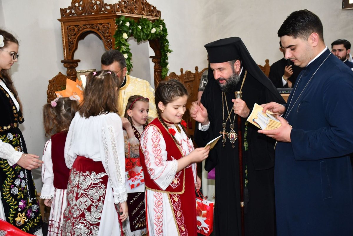 Vizite arhierești la două parohii din Caraș‑Severin 257442