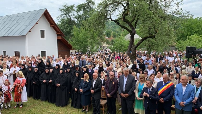 Binecuvântare arhierească la biserica din Feldru 257547