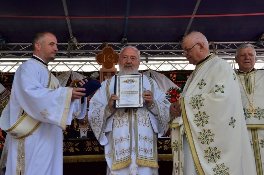 Binecuvântare arhierească la biserica din Feldru 257551