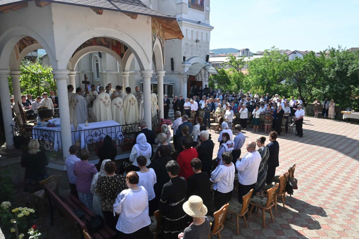 Hramul bisericilor ,,Sfânta Treime” şi „Pogorârea Sfântului Duh” din Zalău 257569