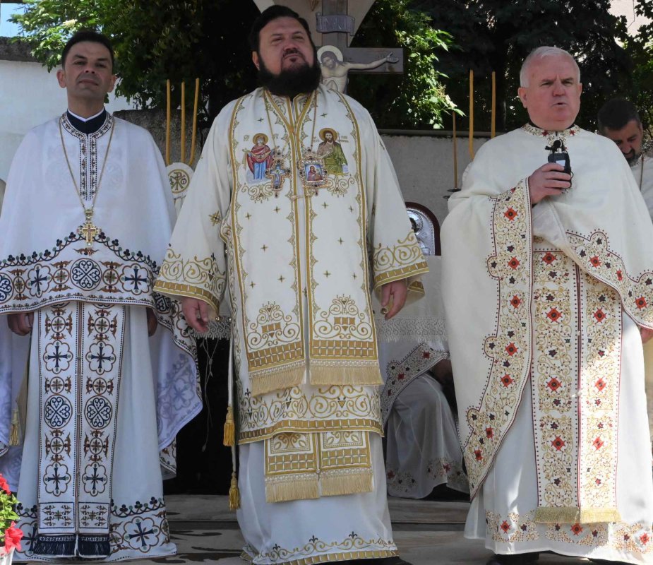 Hramul bisericilor ,,Sfânta Treime” şi „Pogorârea Sfântului Duh” din Zalău 257570