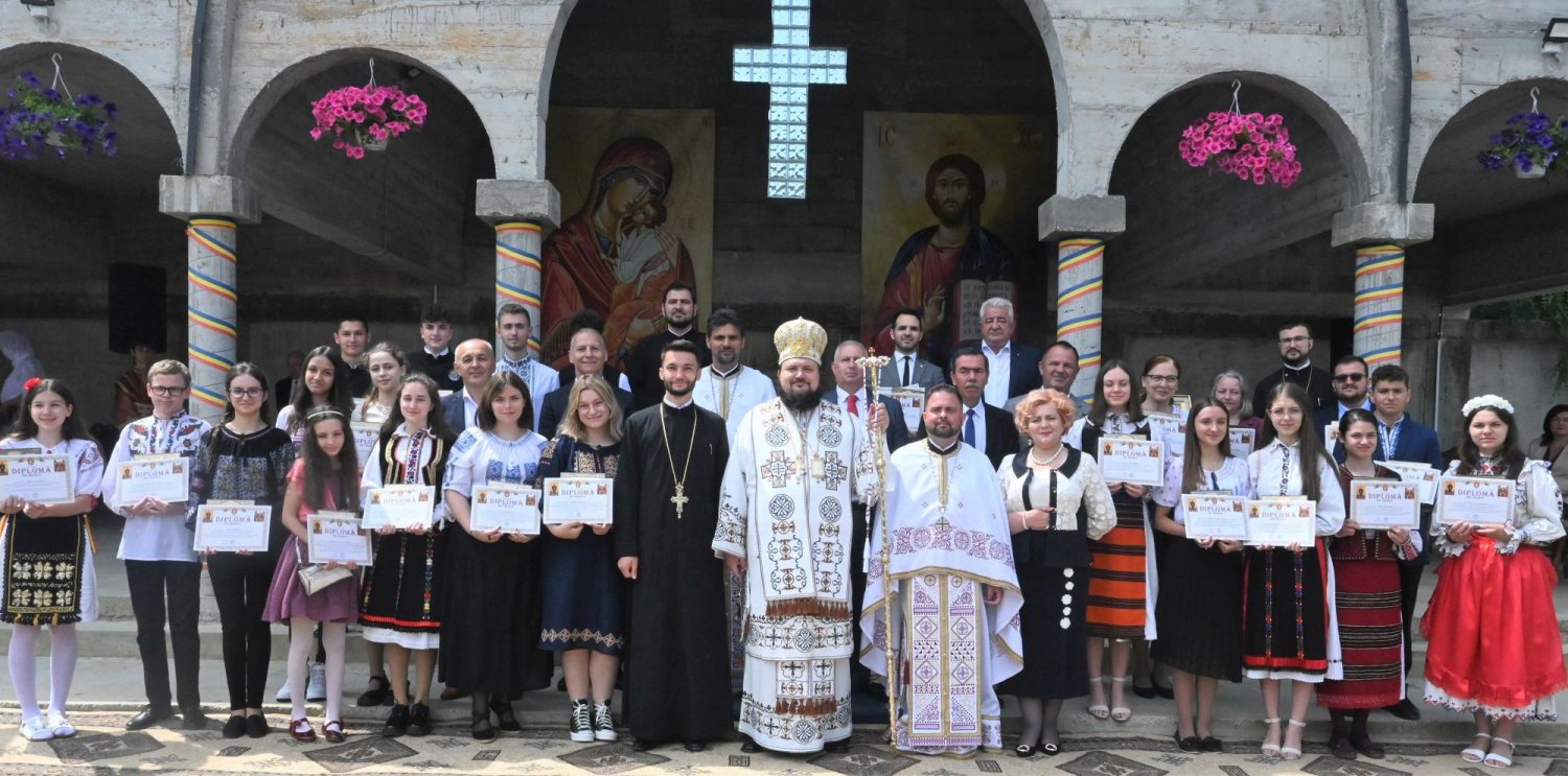 Hramul bisericilor ,,Sfânta Treime” şi „Pogorârea Sfântului Duh” din Zalău 257571