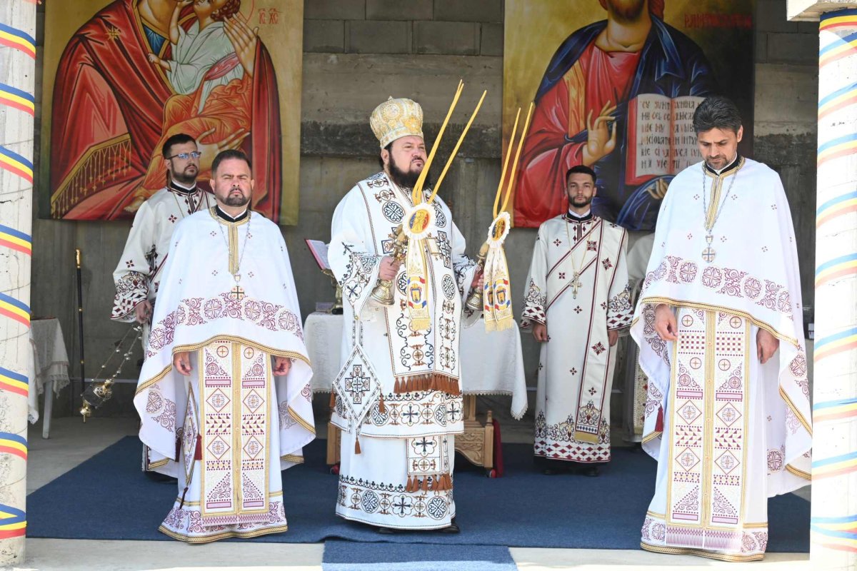 Hramul bisericilor ,,Sfânta Treime” şi „Pogorârea Sfântului Duh” din Zalău 257572