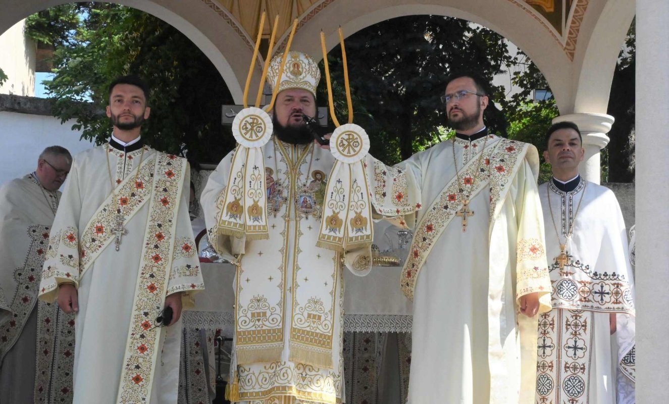 Hramul bisericilor ,,Sfânta Treime” şi „Pogorârea Sfântului Duh” din Zalău 257573