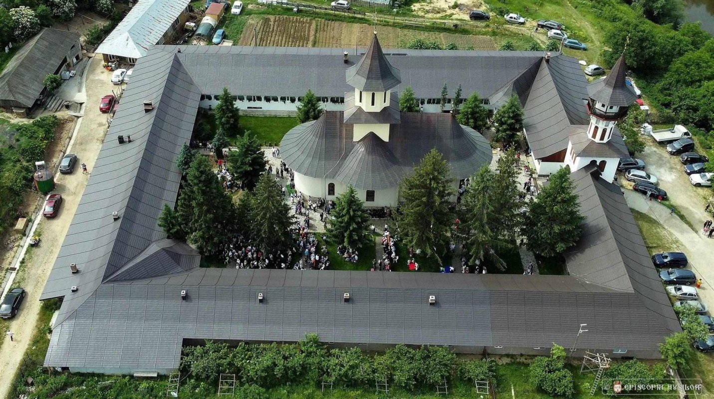 Hramul mănăstirii vasluiene Grăjdeni 257542