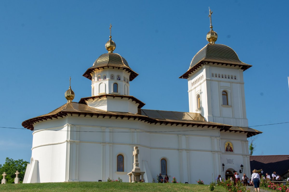 Monument dedicat eroilor neamului inaugurat la Hlipiceni 257893