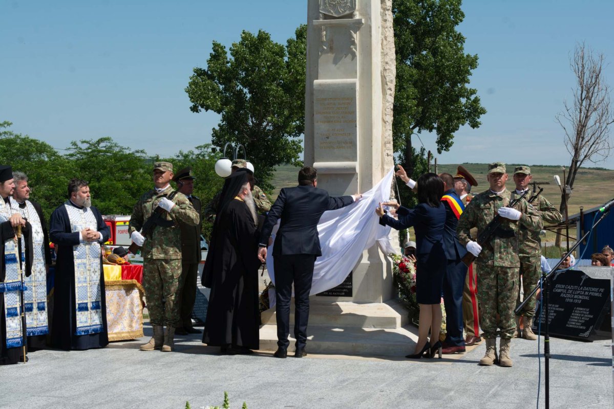 Monument dedicat eroilor neamului inaugurat la Hlipiceni 257897
