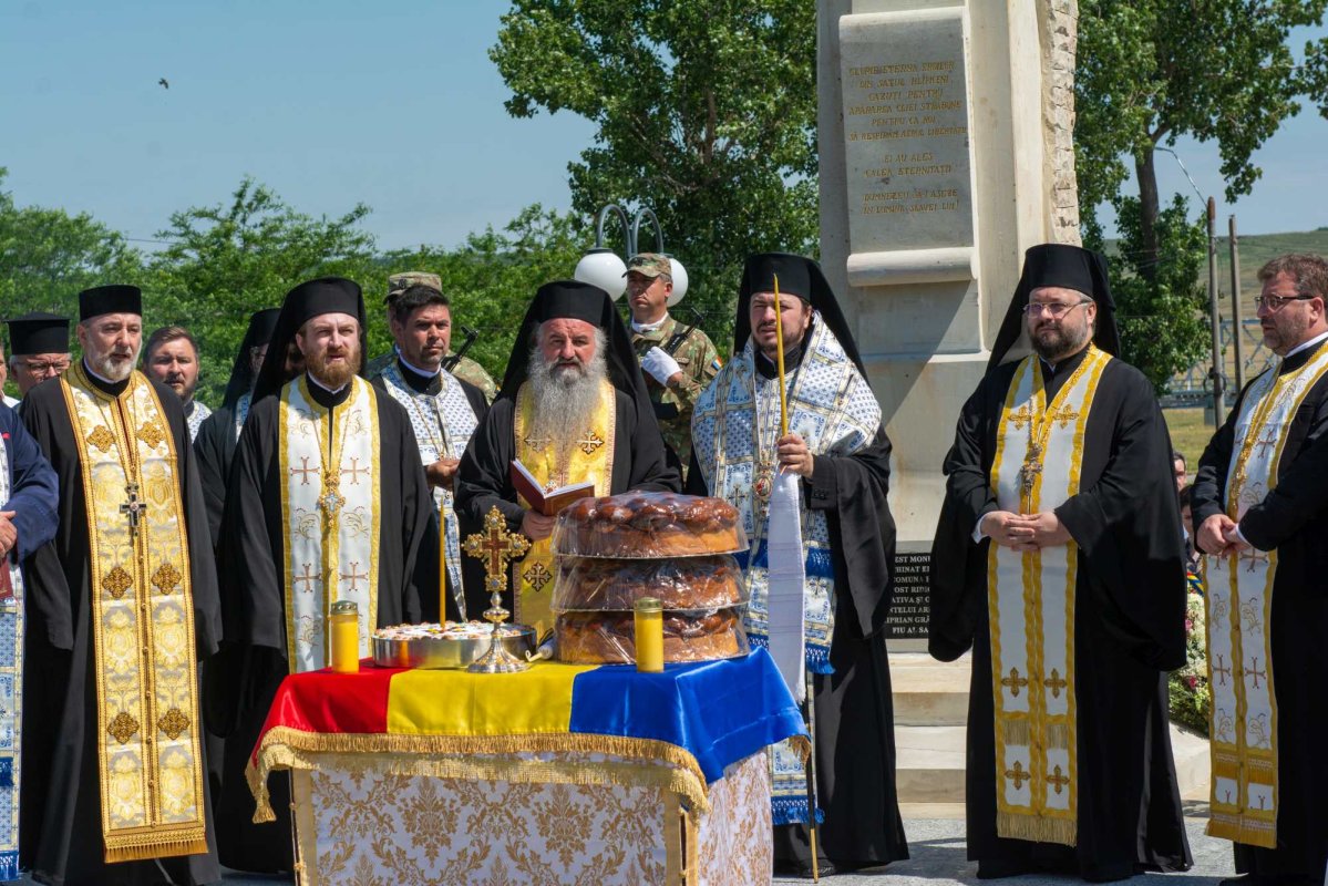 Monument dedicat eroilor neamului inaugurat la Hlipiceni 257898