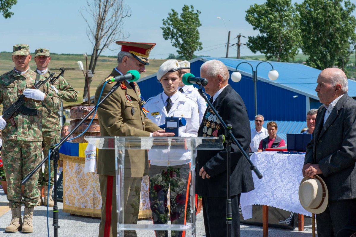 Monument dedicat eroilor neamului inaugurat la Hlipiceni 257899