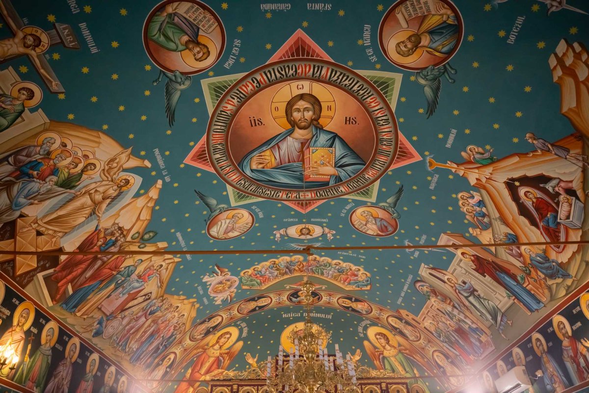 Biserica parohiei prahovene Podenii Vechi a fost resfințită 258088