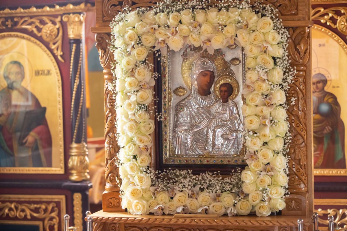 Biserica parohiei prahovene Podenii Vechi a fost resfințită 258090