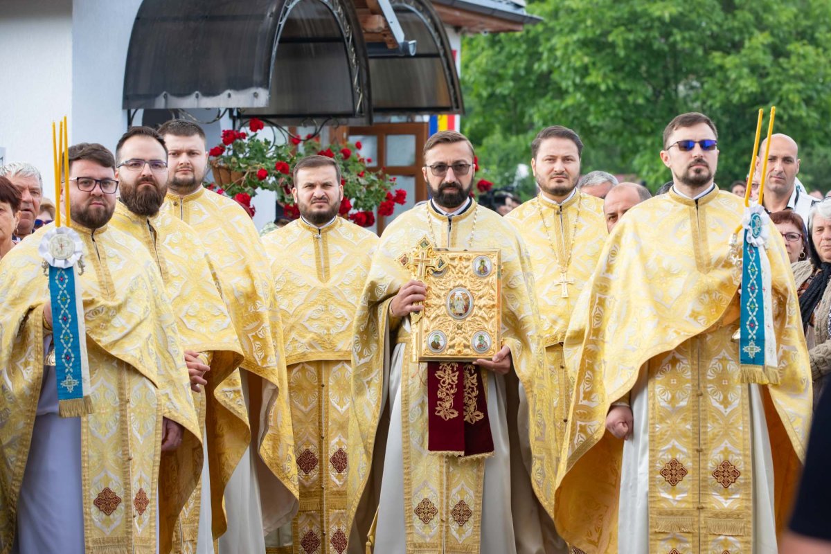 Biserica parohiei prahovene Podenii Vechi a fost resfințită 258094