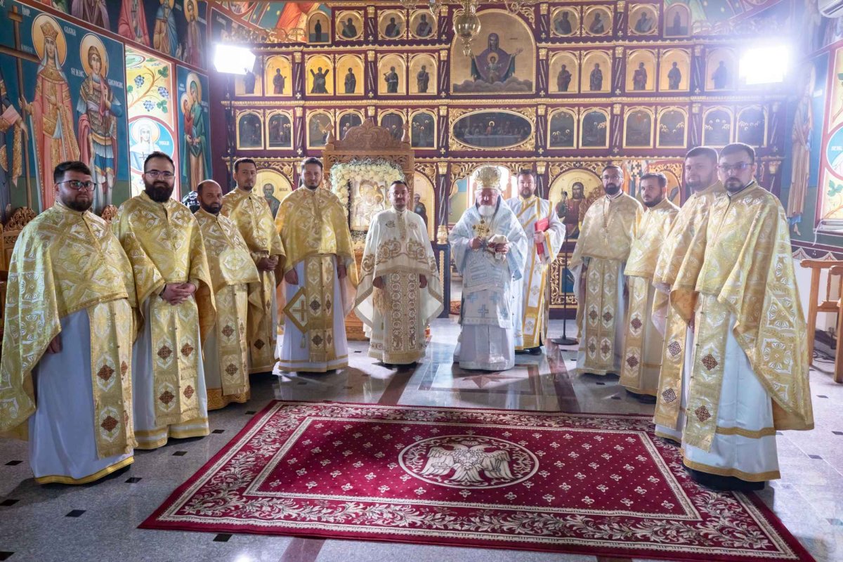 Biserica parohiei prahovene Podenii Vechi a fost resfințită 258107