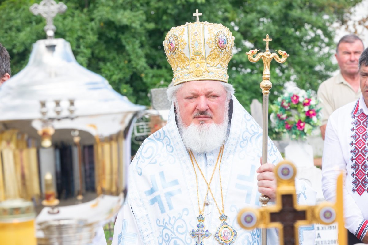 Biserica parohiei prahovene Podenii Vechi a fost resfințită 258117