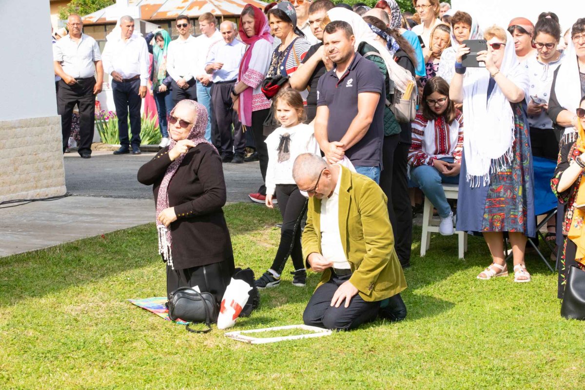 Biserica parohiei prahovene Podenii Vechi a fost resfințită 258142