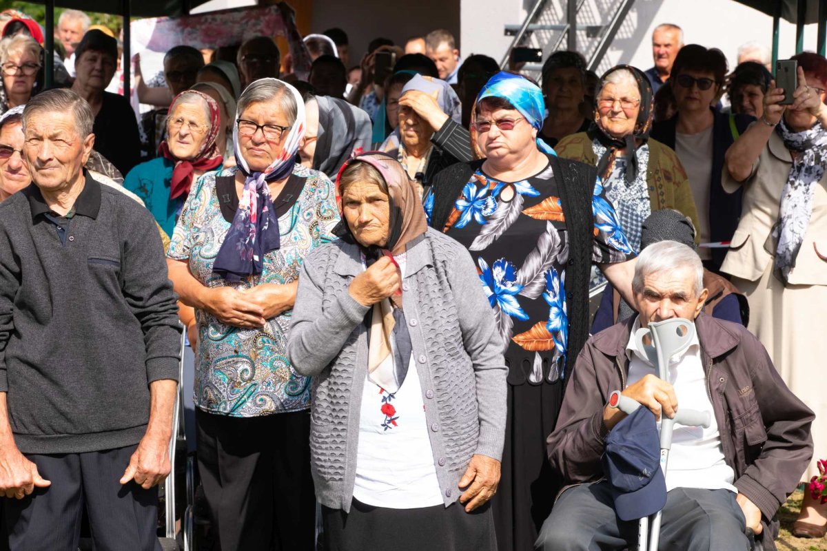 Biserica parohiei prahovene Podenii Vechi a fost resfințită 258143