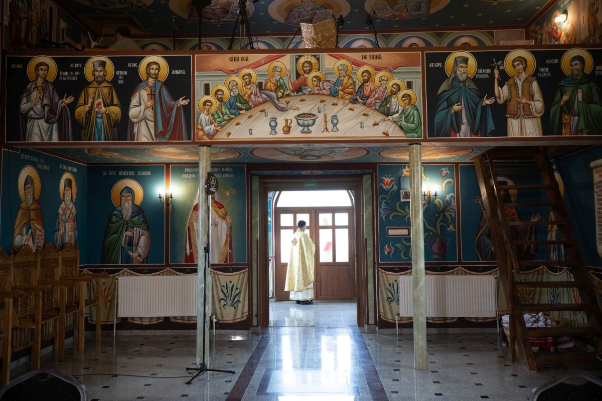 Biserica parohiei prahovene Podenii Vechi a fost resfințită 258158