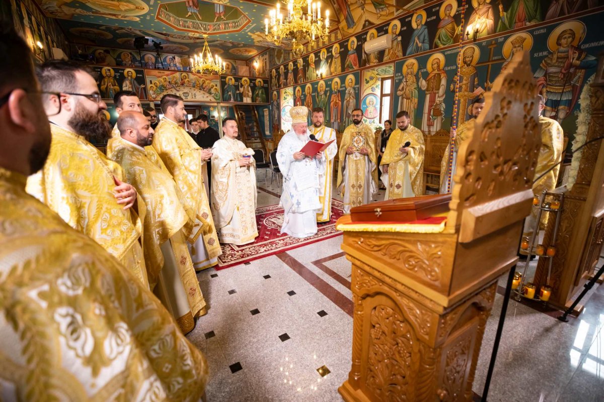 Biserica parohiei prahovene Podenii Vechi a fost resfințită 258162