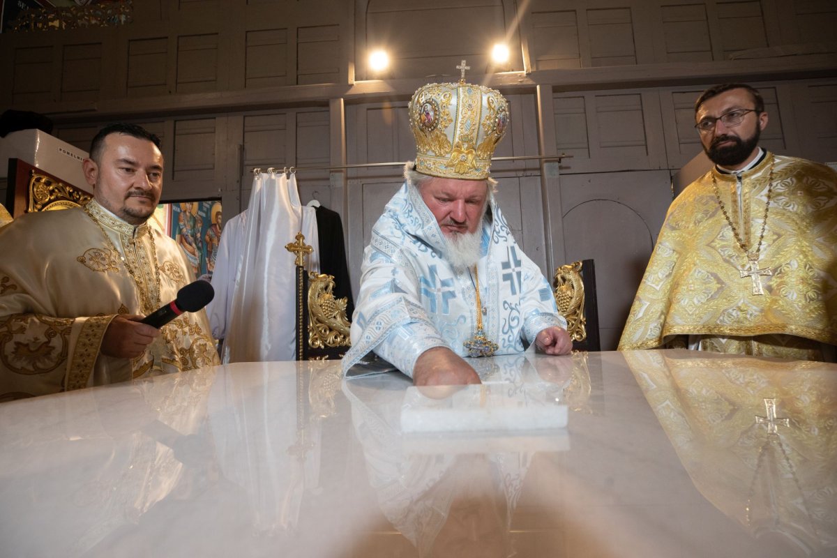 Biserica parohiei prahovene Podenii Vechi a fost resfințită 258166