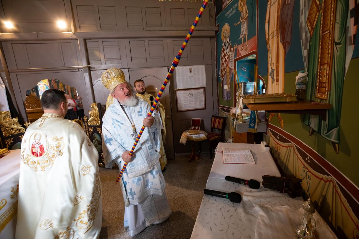 Biserica parohiei prahovene Podenii Vechi a fost resfințită 258184