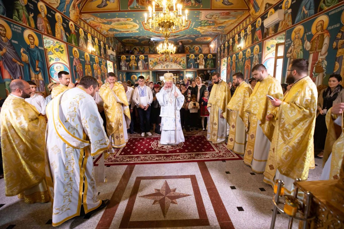 Biserica parohiei prahovene Podenii Vechi a fost resfințită 258193