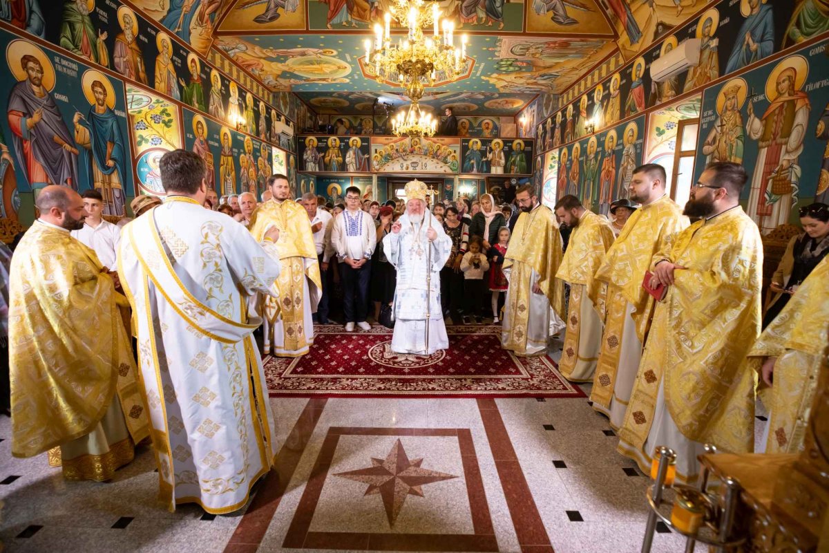 Biserica parohiei prahovene Podenii Vechi a fost resfințită 258195