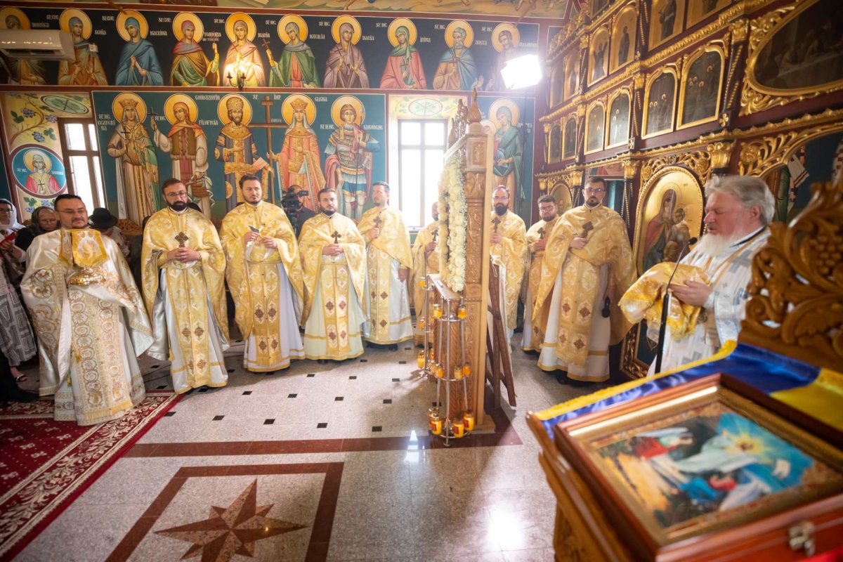 Biserica parohiei prahovene Podenii Vechi a fost resfințită 258214