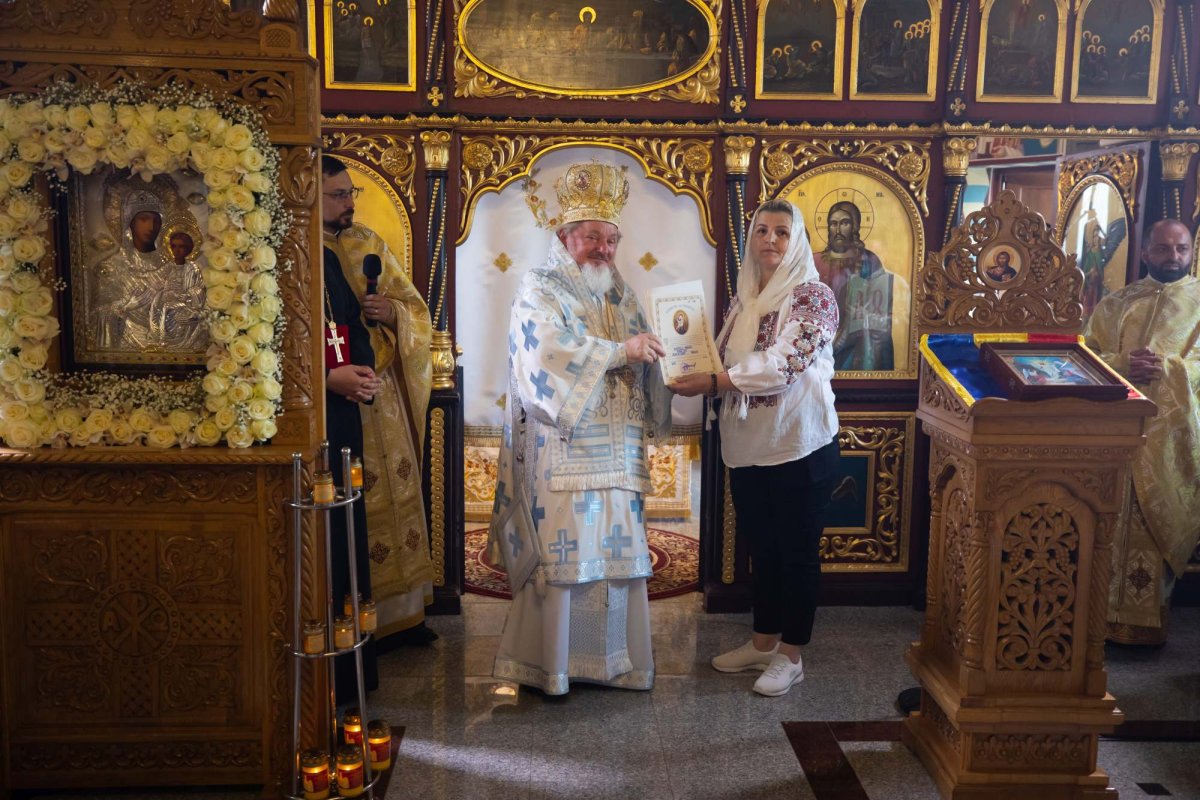 Biserica parohiei prahovene Podenii Vechi a fost resfințită 258238