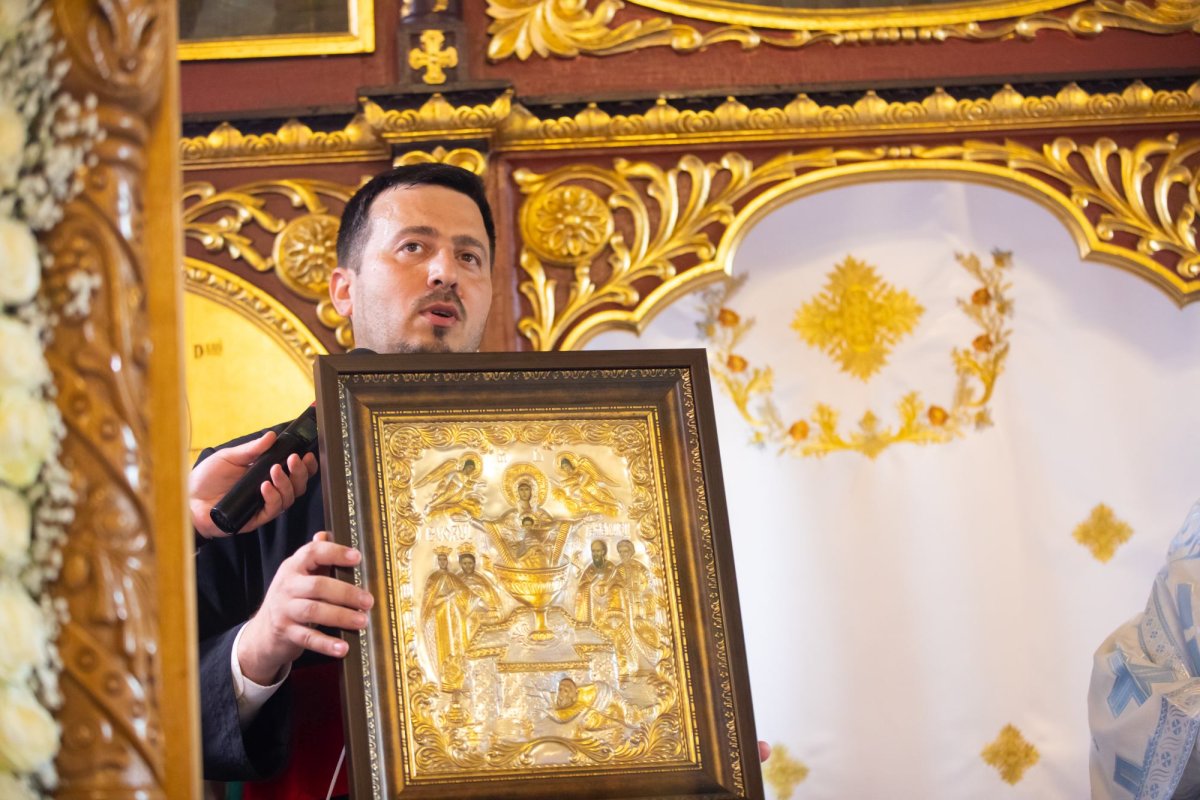 Biserica parohiei prahovene Podenii Vechi a fost resfințită 258242