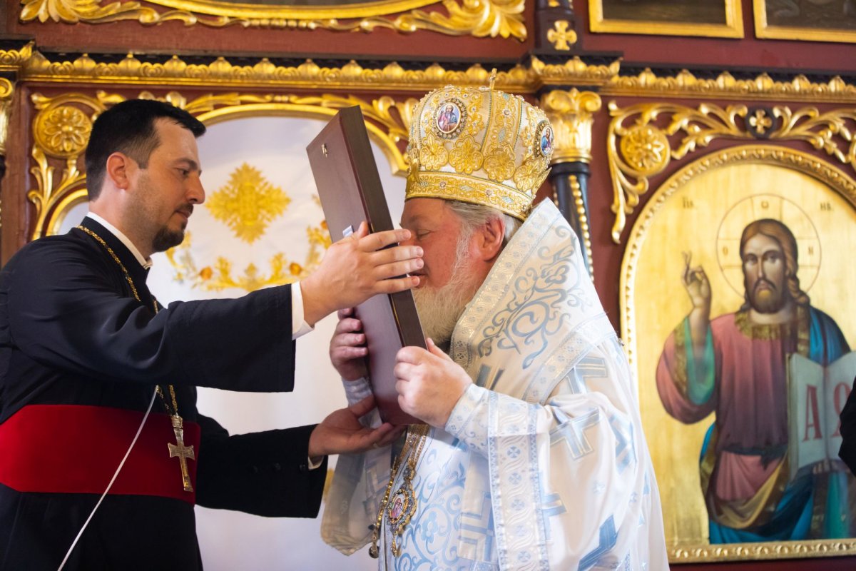 Biserica parohiei prahovene Podenii Vechi a fost resfințită 258243