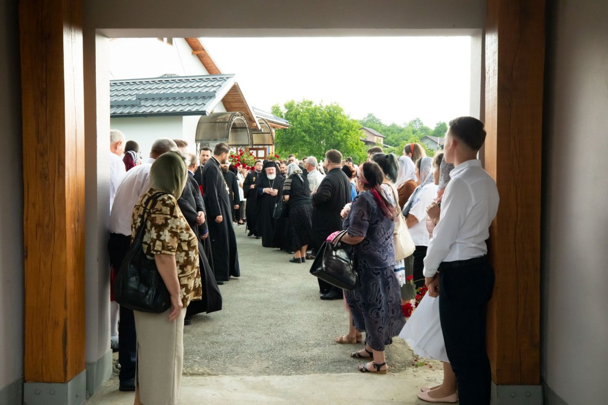 Biserica parohiei prahovene Podenii Vechi a fost resfințită 258245