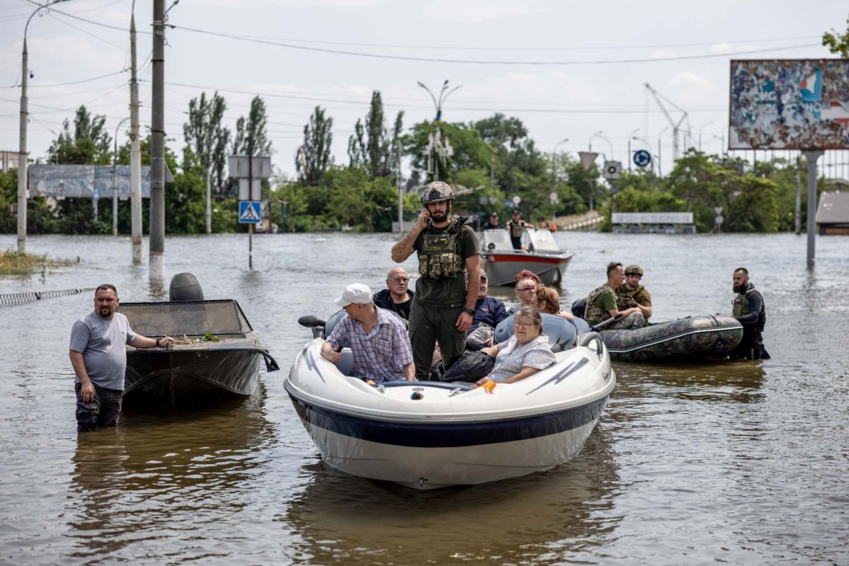 Cui îi folosește distrugerea barajului de pe Nipru 258061