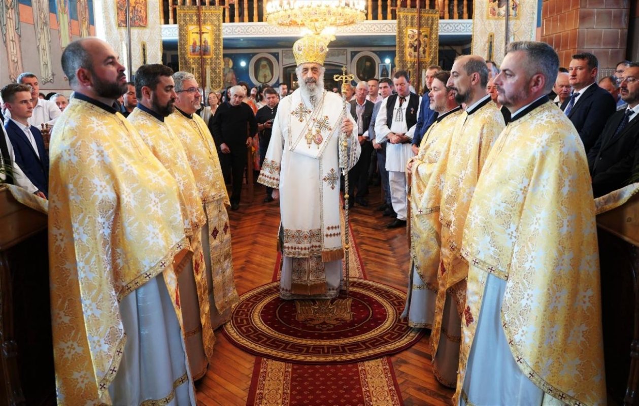 Resfințirea Bisericii „Sfinții Apostoli Petru și Pavel” din Parohia Căpâlna 258271