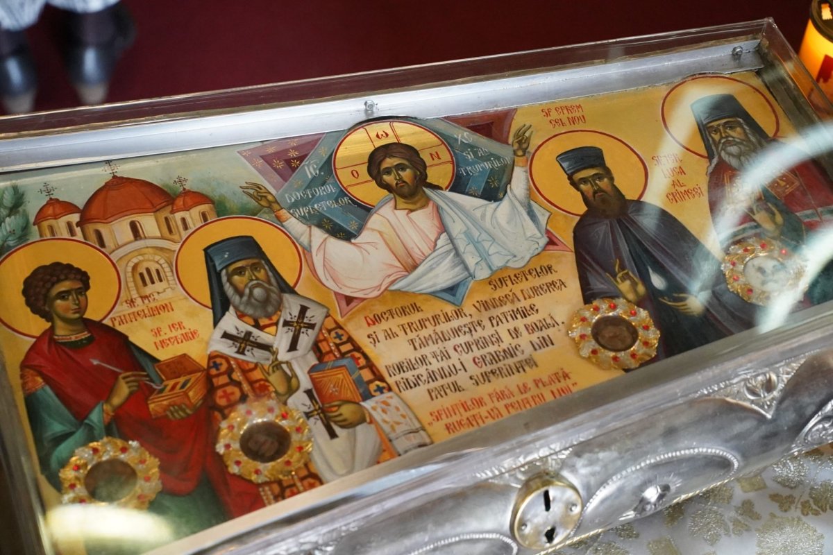 Rugăciune şi filantropie în prima duminică după Rusalii la Galați  258281