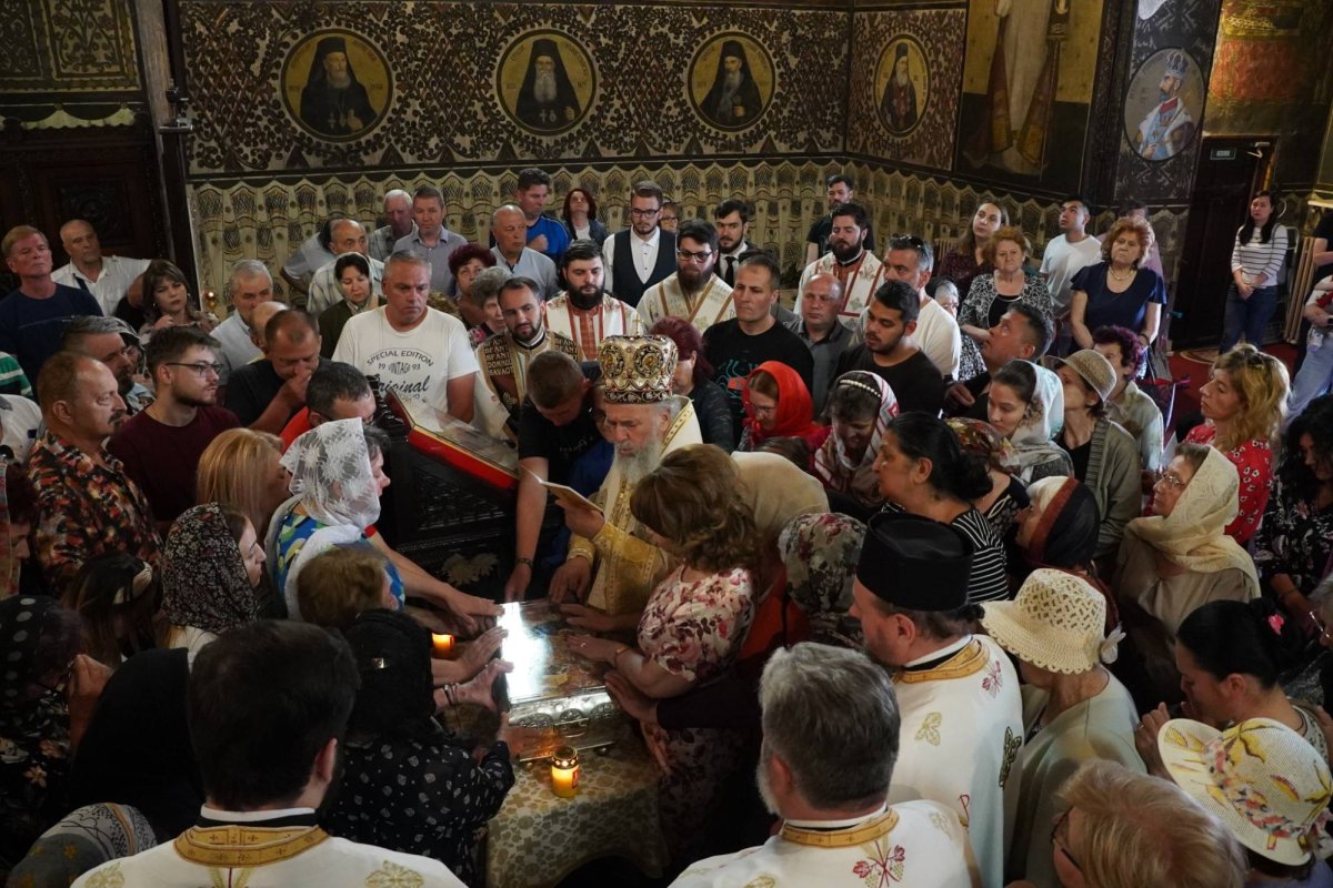 Rugăciune şi filantropie în prima duminică după Rusalii la Galați  258284