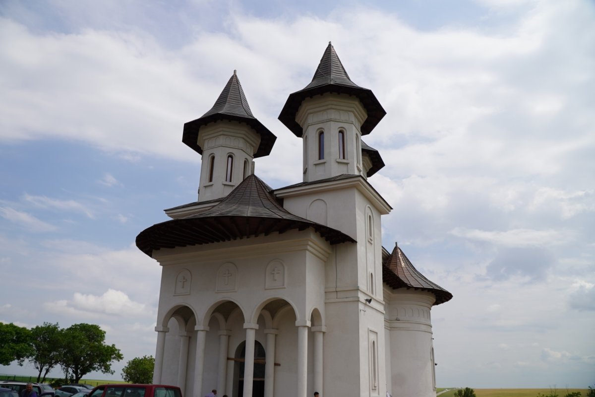 Rugăciune şi filantropie în prima duminică după Rusalii la Galați  258285