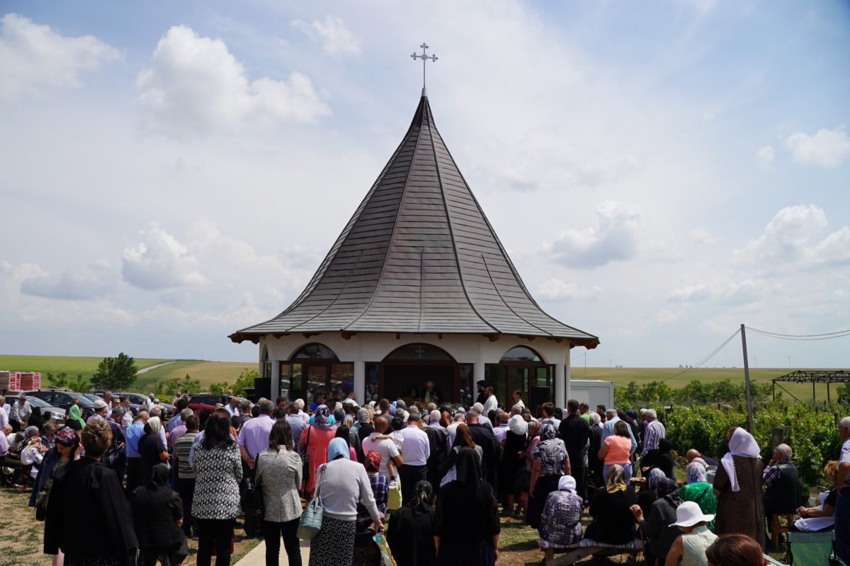 Rugăciune şi filantropie în prima duminică după Rusalii la Galați  258290