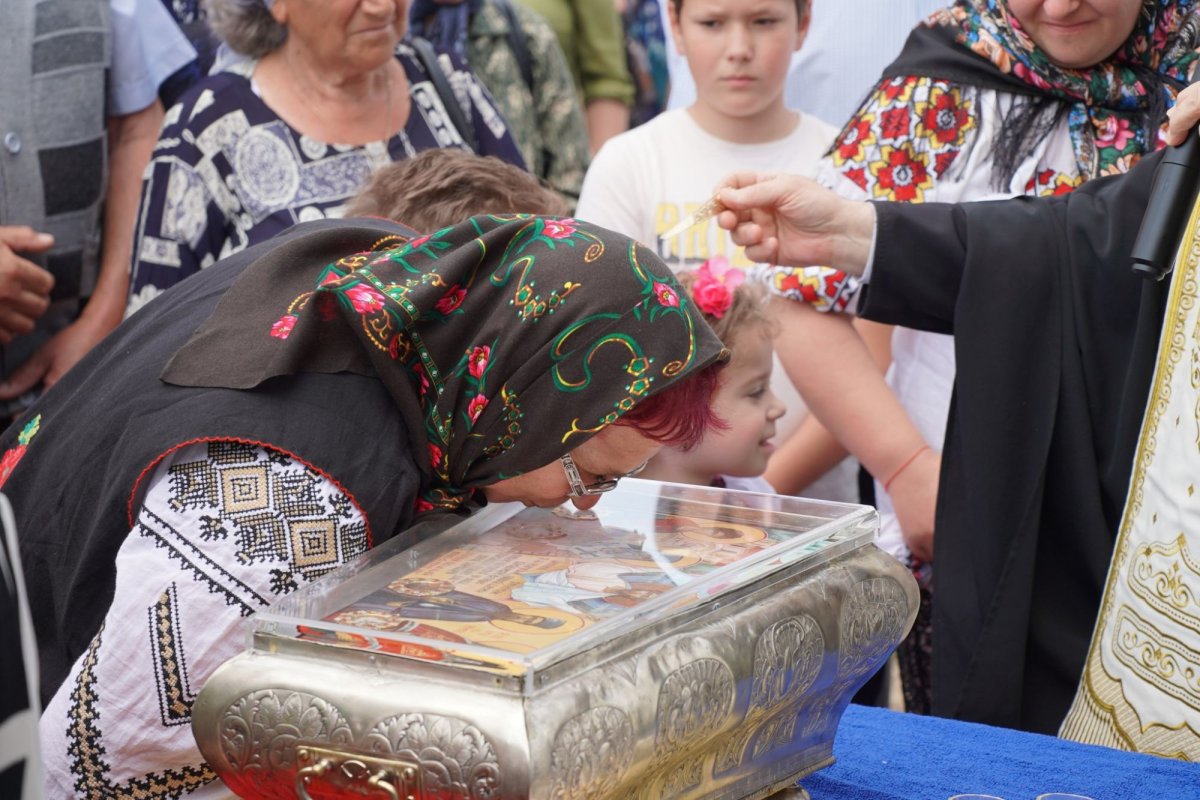 Rugăciune şi filantropie în prima duminică după Rusalii la Galați  258294