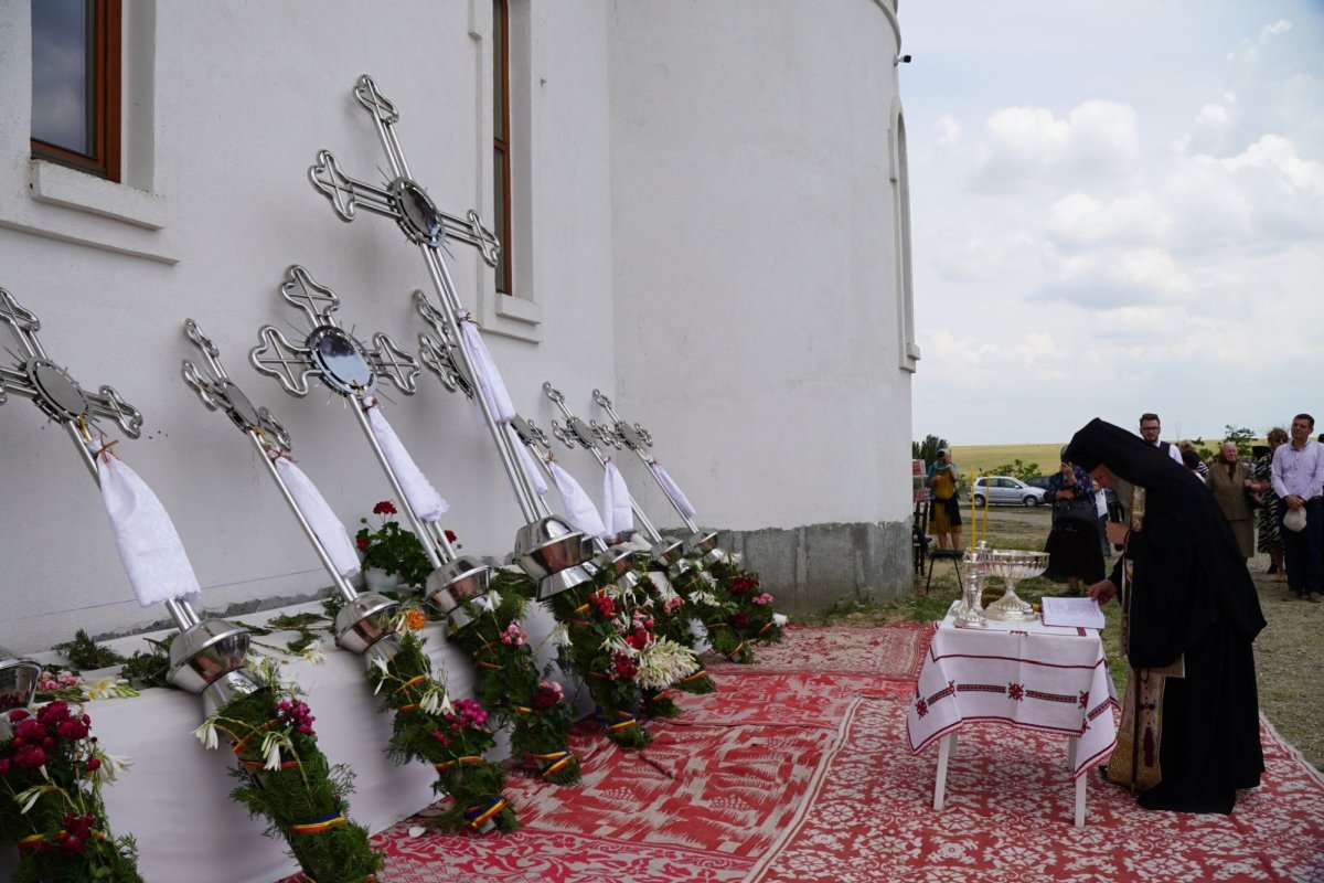 Rugăciune şi filantropie în prima duminică după Rusalii la Galați  258295