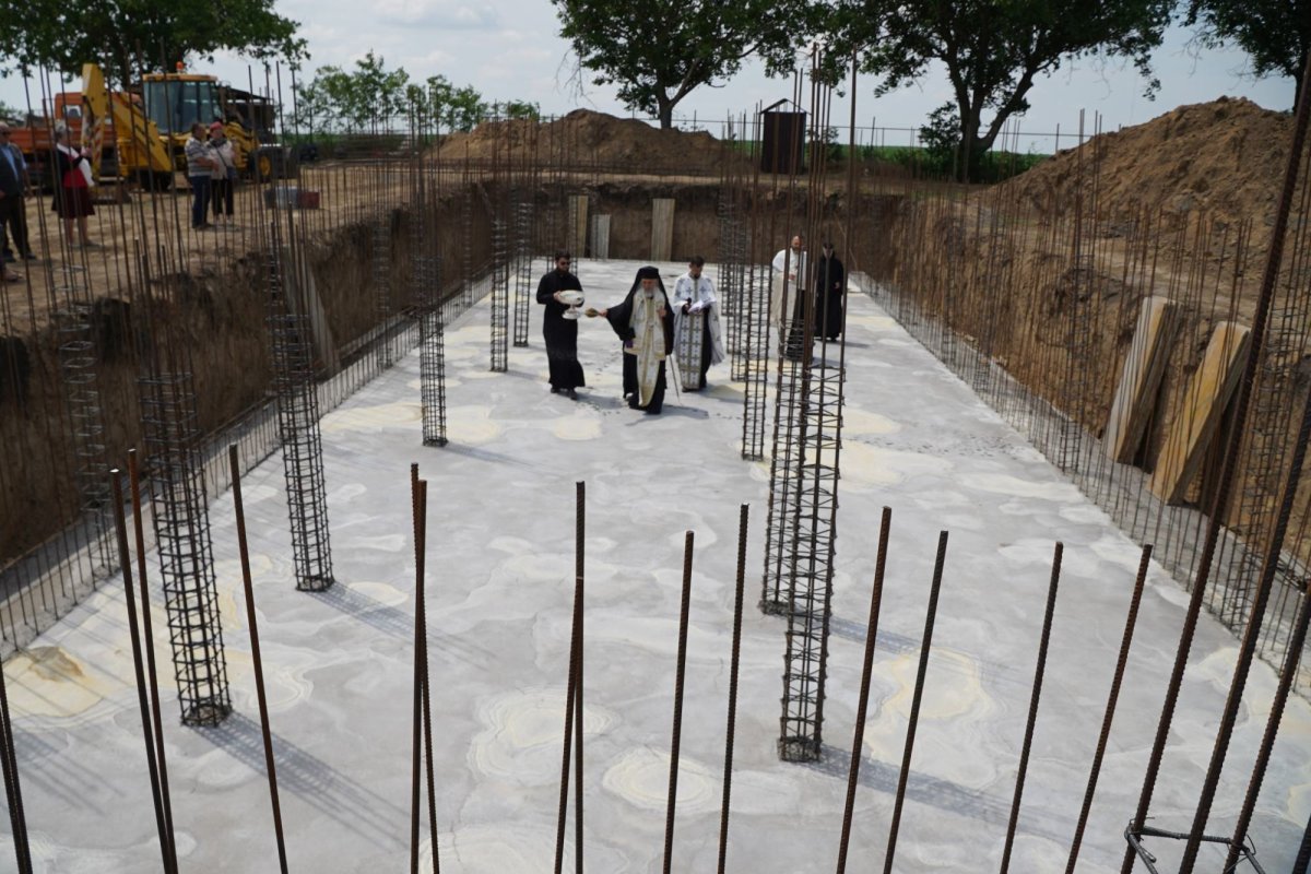 Rugăciune şi filantropie în prima duminică după Rusalii la Galați  258296