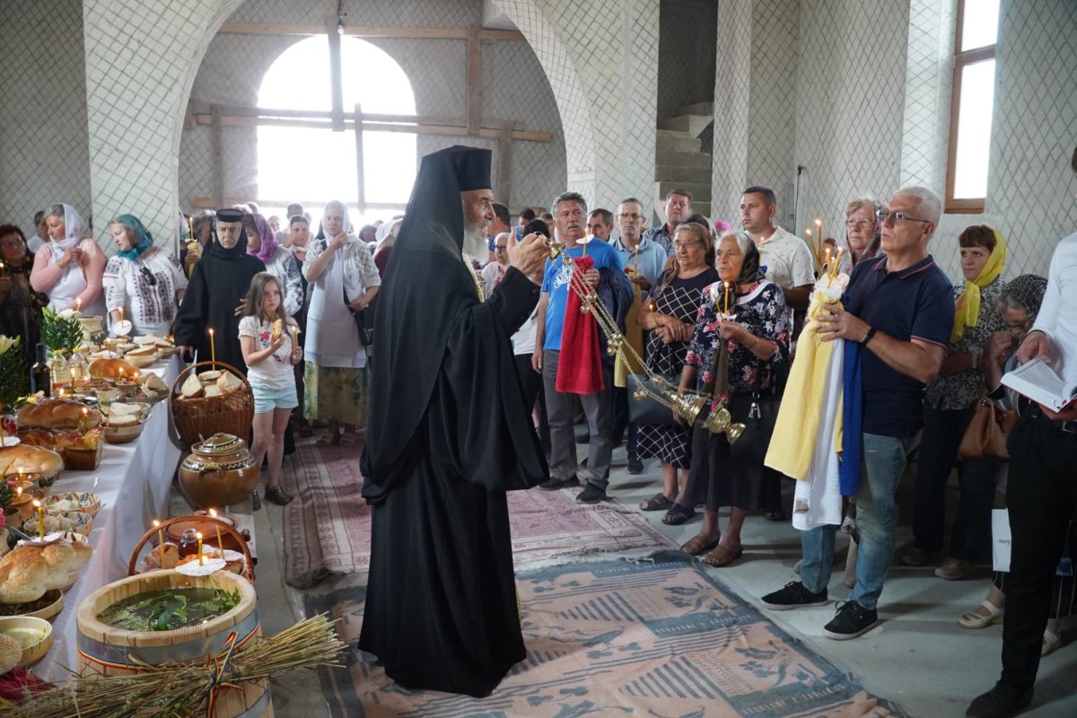 Rugăciune şi filantropie în prima duminică după Rusalii la Galați  258298