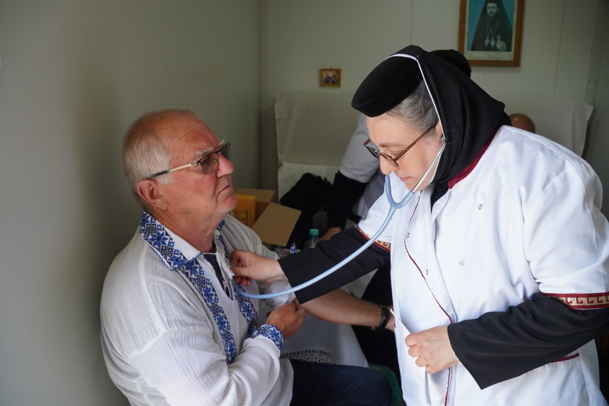 Rugăciune şi filantropie în prima duminică după Rusalii la Galați  258302